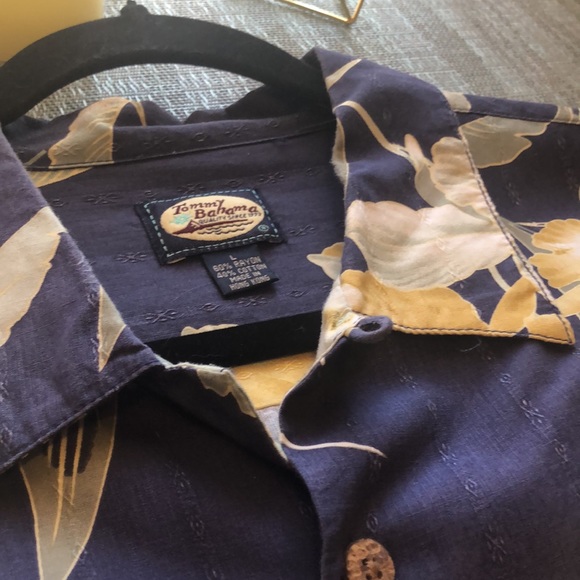#111 🌴Tommy Bahama Hawaiian Short Sleeve Shirt 🌴 - Picture 9 of 17